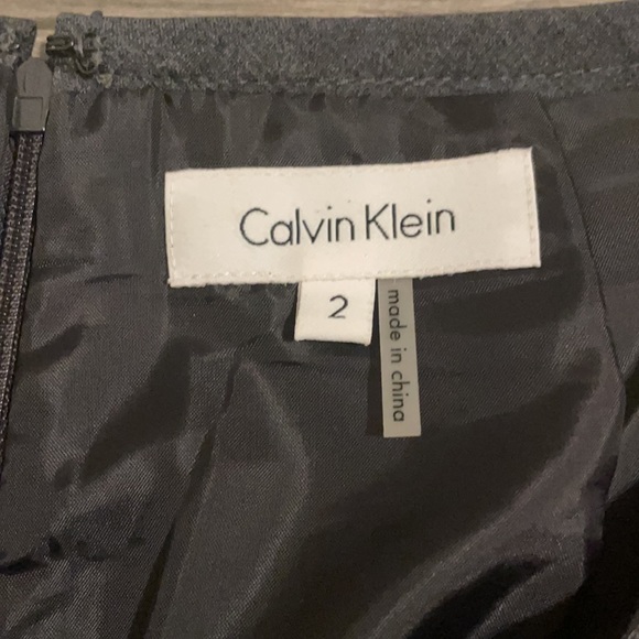 Calvin Klein size 2 skirt - Picture 2 of 2